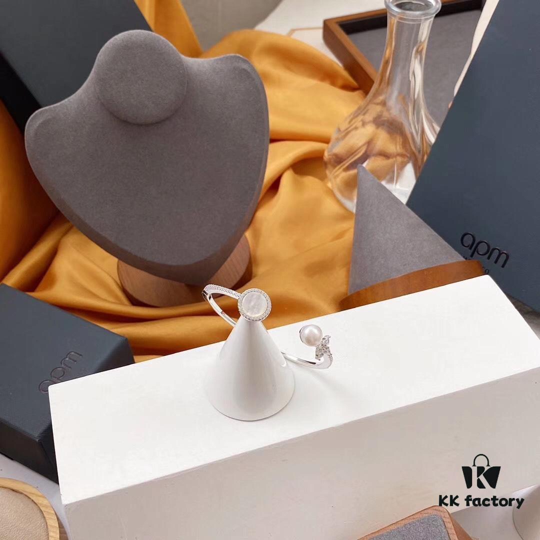 APM Monaco Mother-of-Pearl Freshwater Pearl Open Cuff Bracelet for Women, Vintage Jewelry, Ideal for Couples, Gala Events and Year-End Parties