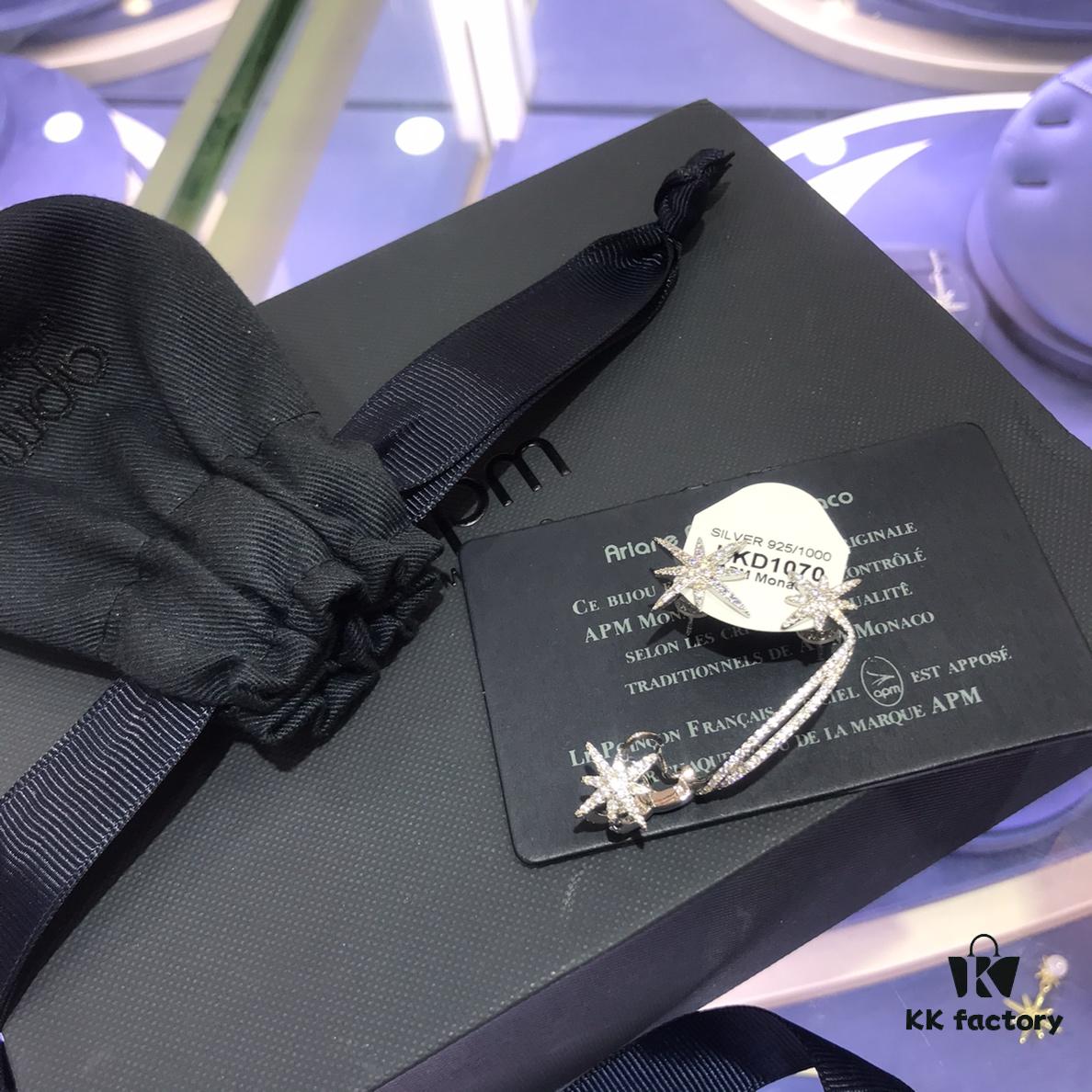 A Monaco Meteor Asymmetric Six-Pointed Star Ear Cuff