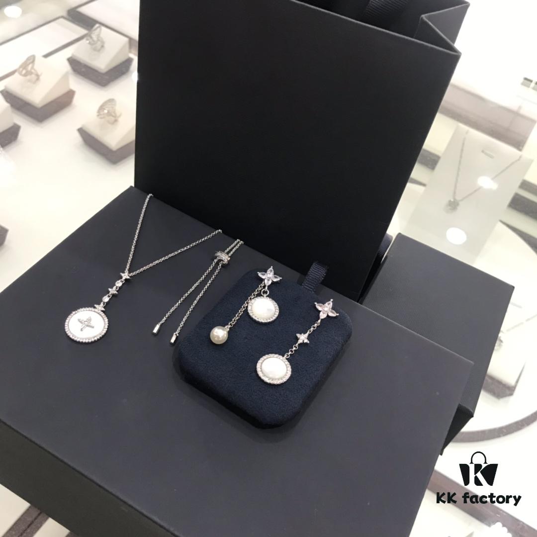 APM Monaco White Mother-of-Pearl Necklace and Dangle Earrings Set – Original Release, New Arrival 💗