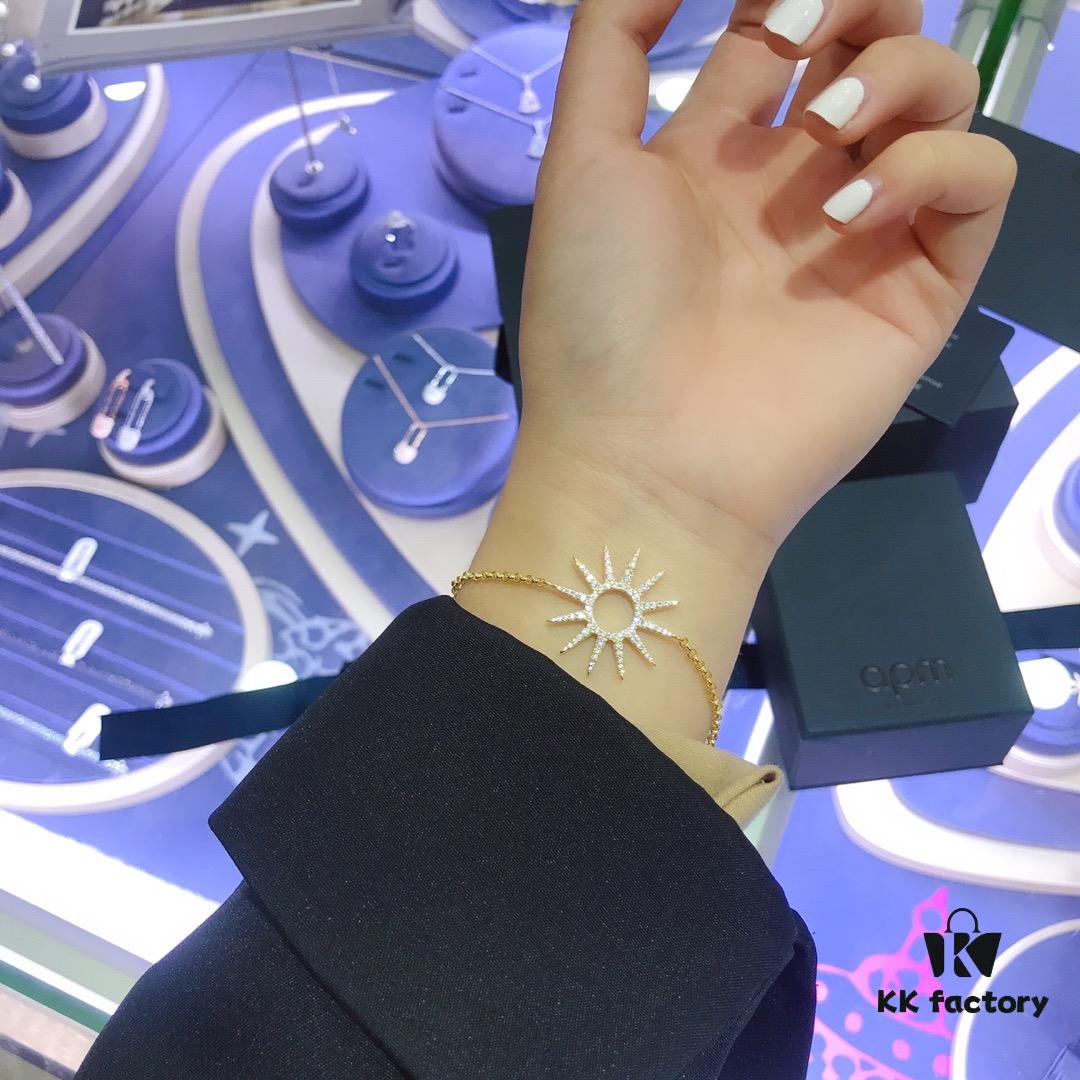 A Monaco Sunflower Necklace and Bracelet