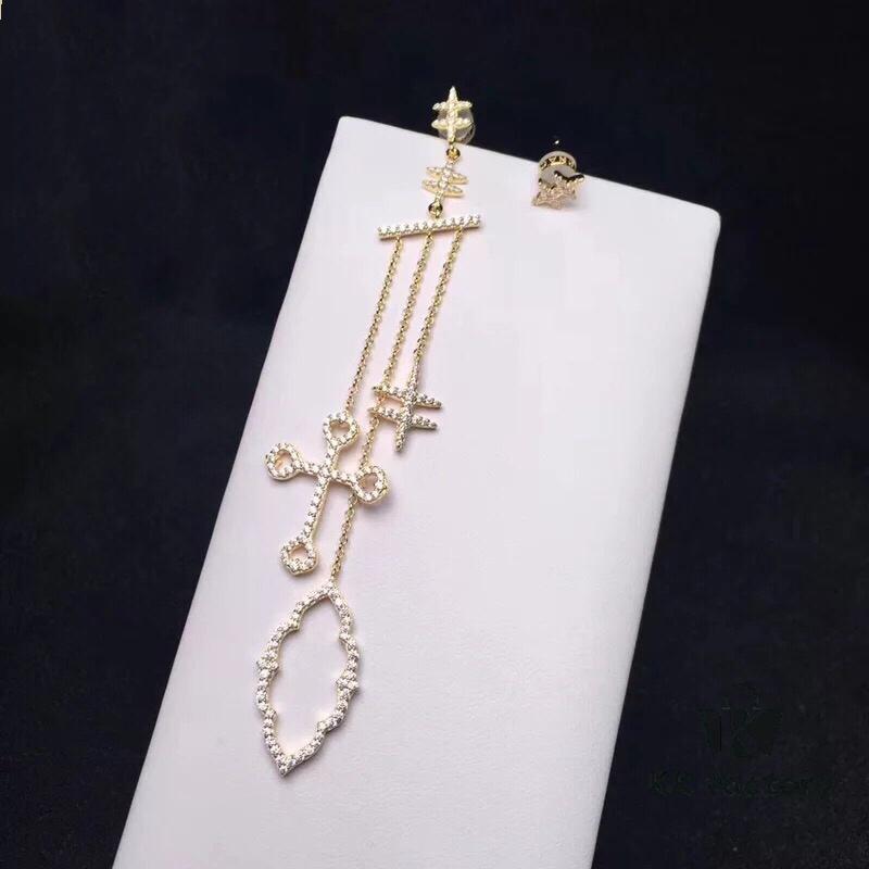 Authentic New Arrival💗 A Brand Monaco Cloud Cross Asymmetric Earrings, Stylish Minimalist and Versatile Design. 8365095
