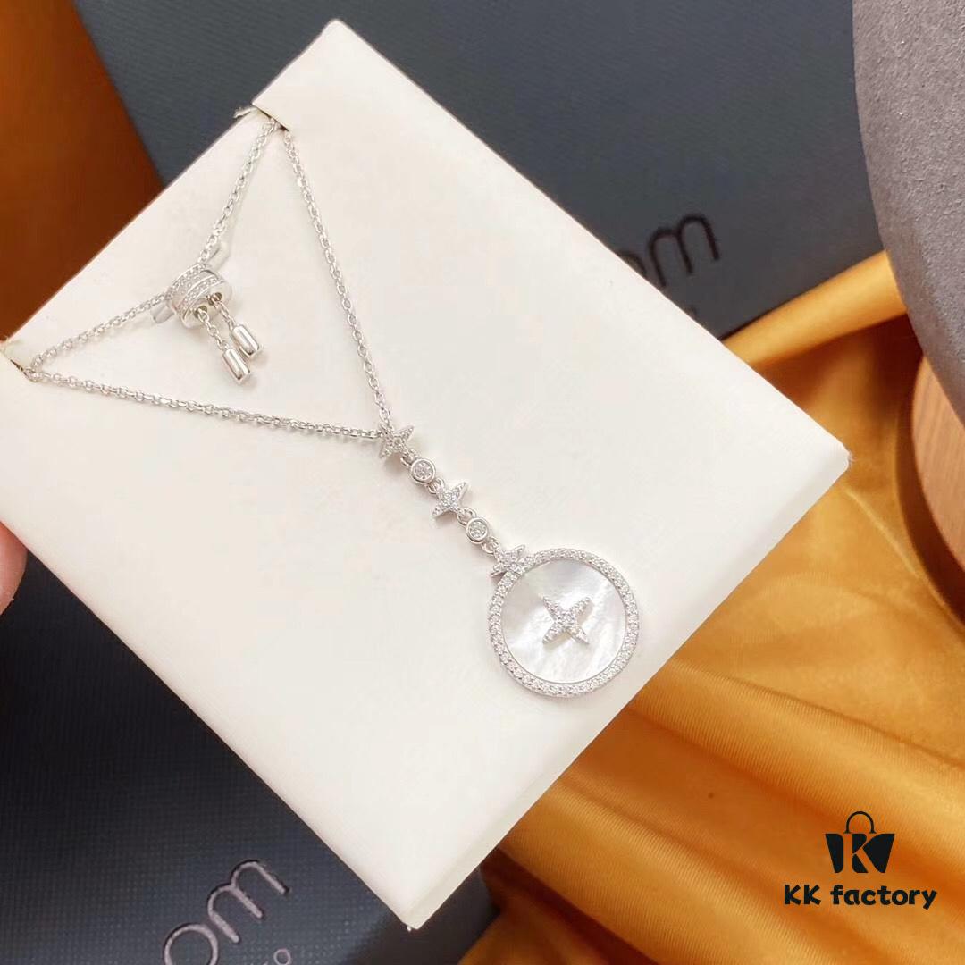 APM Monaco Star Mother-of-Pearl Necklace for Women, Adjustable Choker Pendant Jewelry for Couples, Versatile Accessory Perfect for Daily Wear and Parties