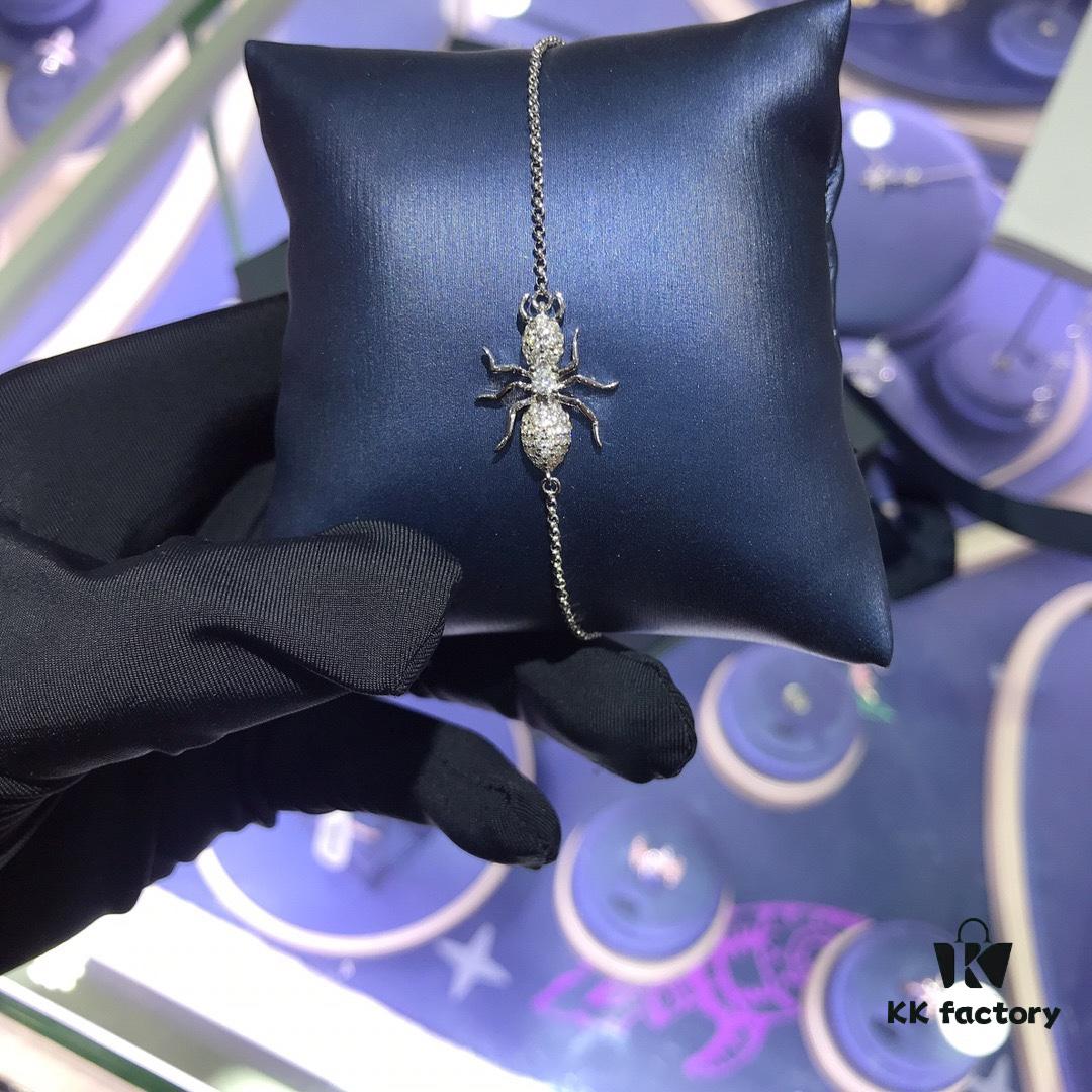 A Brand Monaco Spider Necklace and Bracelet Set - Newly Released 💗