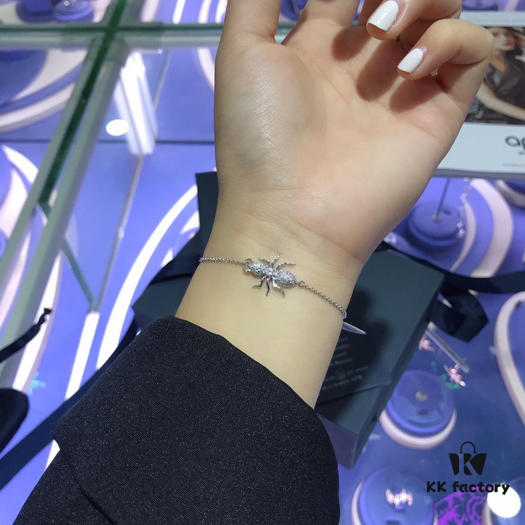 A Brand Monaco Spider Necklace and Bracelet Set - Newly Released 💗