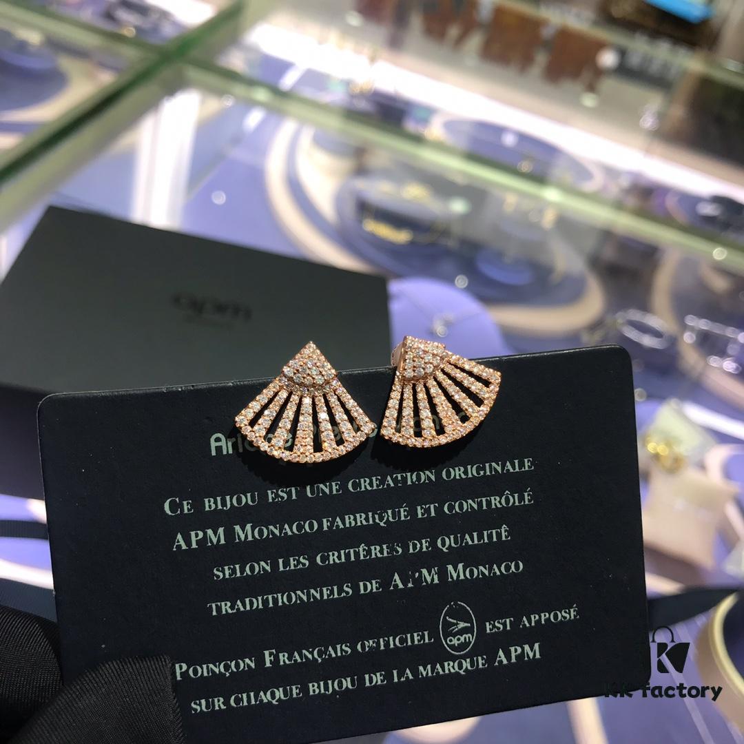 A Monaco Fan-Shaped Bracelet and Stud Earrings