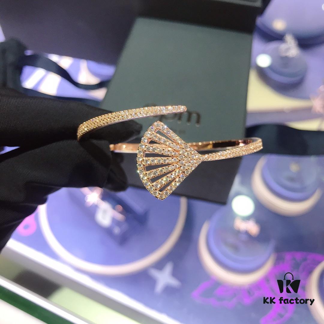 A Monaco Fan-Shaped Bracelet and Stud Earrings