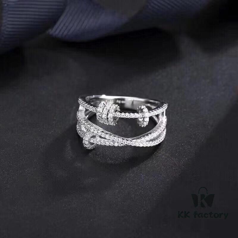 APM Rotating Ring 💍 The small rotating circle on the ring is a signature element widely used by the brand, symbolizing bringing in good luck and spinning away bad fortune, hence it's also known as the 'Fortune Rotation Ring'. 06588075