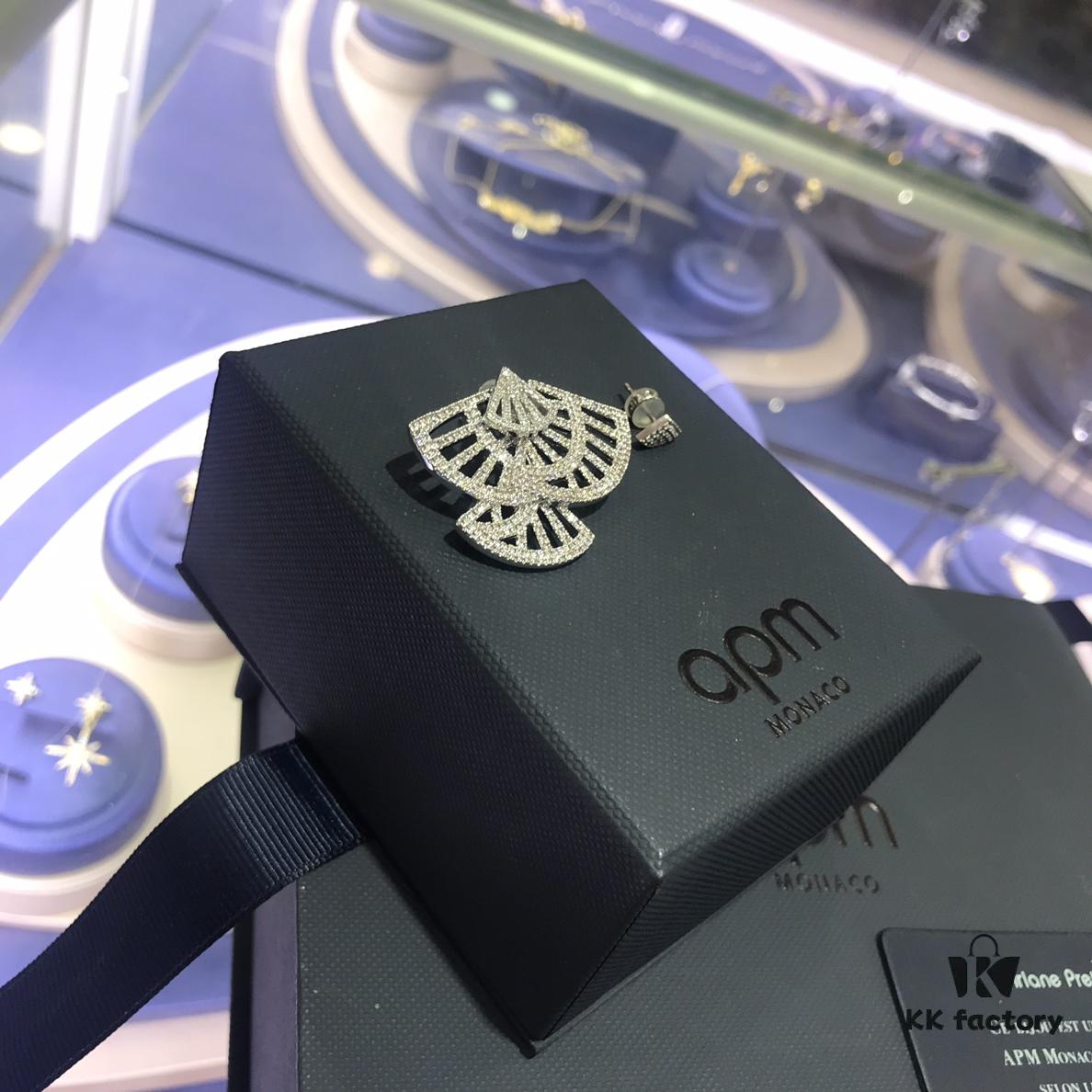 A Monaco Fan-Shaped Stud Earrings, Unique Minimalist Fashion Design, Versatile Trendy Style