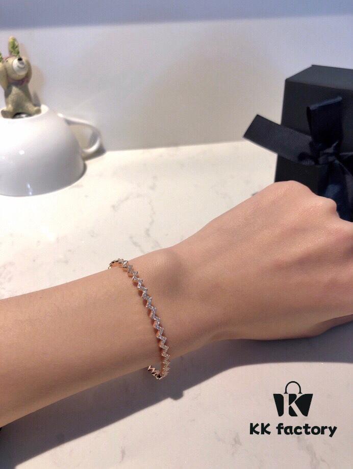 A Brand Monaco Wave Bracelet and Earrings Set - Newly Released 💗