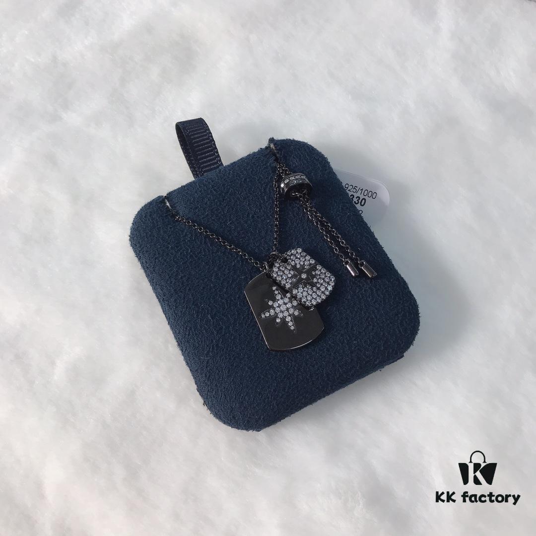 A Brand Monaco Shiny Star-Inlaid Necklace with Multiple Pendants, Unisex Collar Chain and Sweater Chain