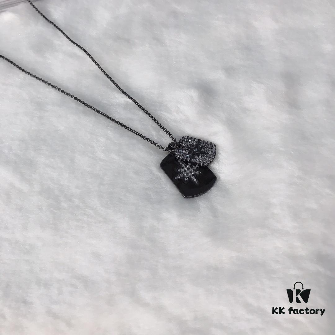 A Brand Monaco Shiny Star-Inlaid Necklace with Multiple Pendants, Unisex Collar Chain and Sweater Chain