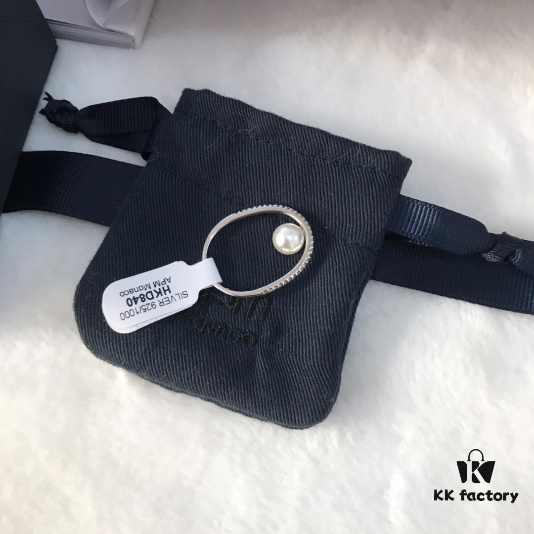 APM Monaco Personality Design Interior Pearl Ring for Women, Elegant Fashionable Lightweight Index Finger Ring