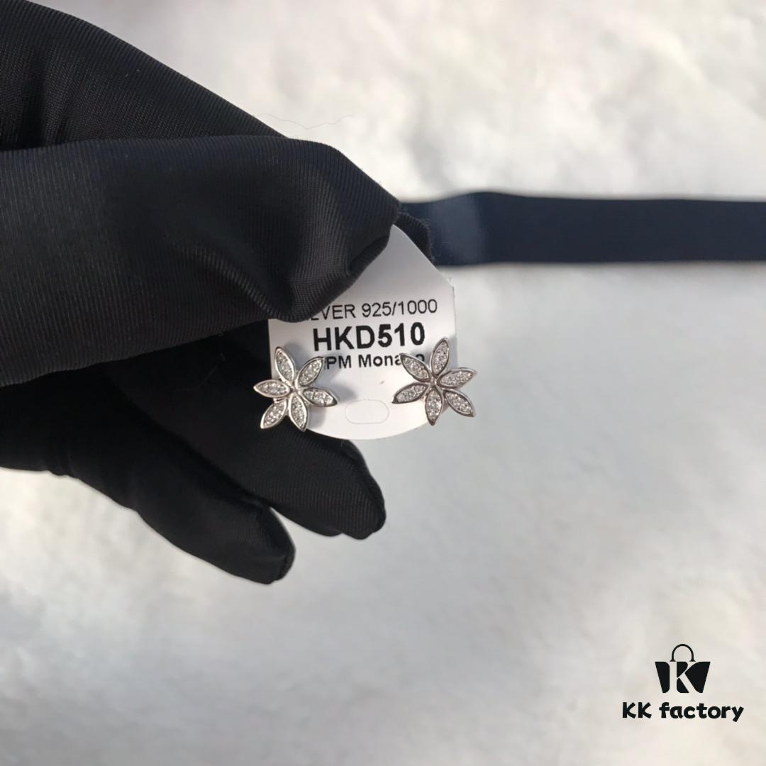 APM Monaco Elegant Minimalist Flower Stud Earrings for Women, Sophisticated and Stylish 2019 New Arrival Fashion Jewelry