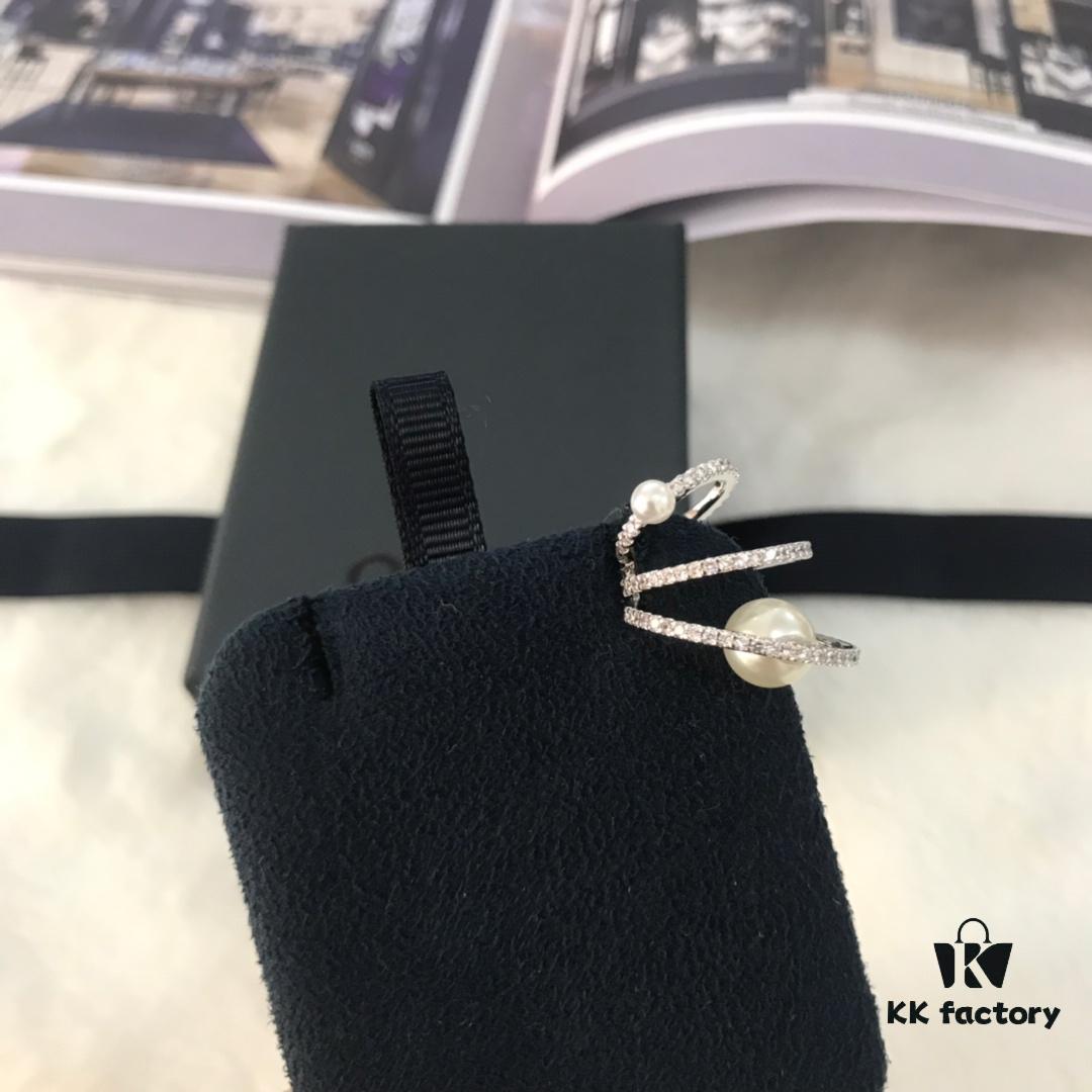 APM Monaco Pearl Ear Cuff Single Piece, Three-loop Wrap-around Stylish and Unique No-piercing Earrings for Women