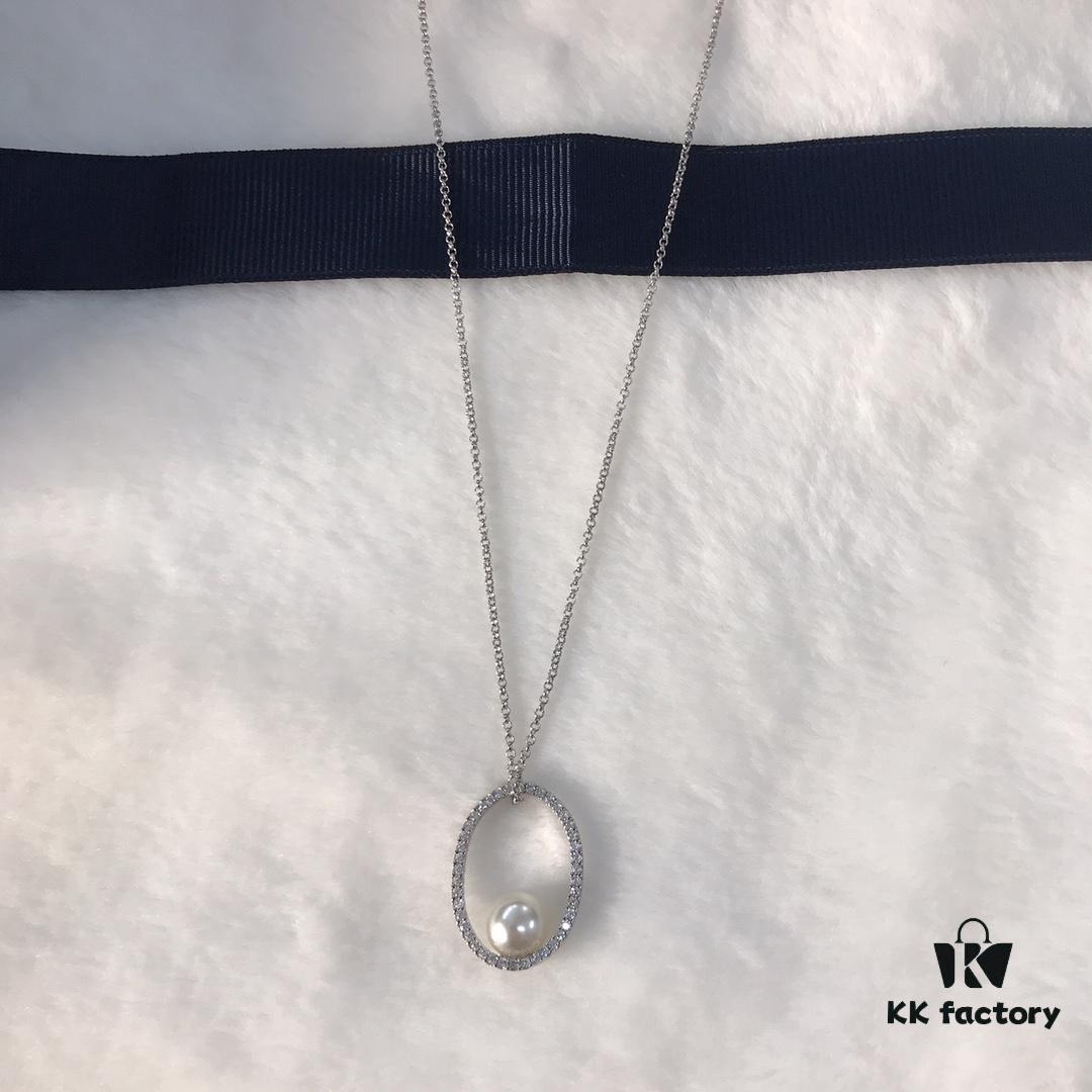 APM December New Arrival APM Monaco Minimalist Elegant Pearl Necklace for Women, Stylish and Sophisticated Sweater Pendant with Modern Design