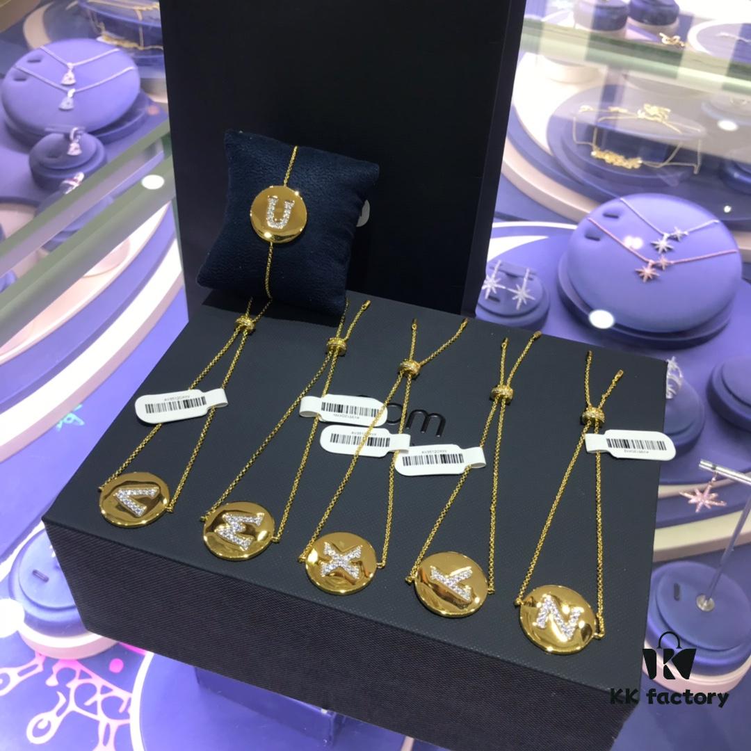 APM Monaco High-Quality Alphabet Bracelet for Women, Round Pendant 26 Letter Bracelet, Stylish and Versatile Design