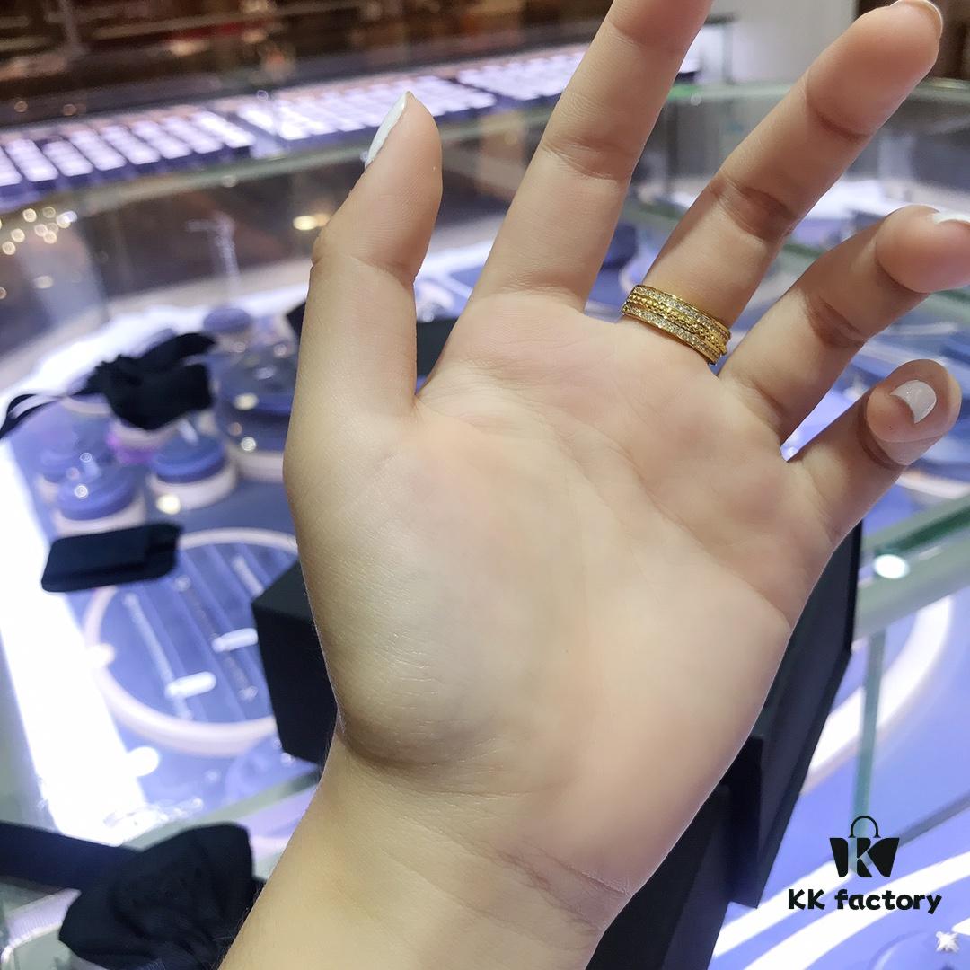 APM Monaco Three-Circle Design Ring - December New Arrival