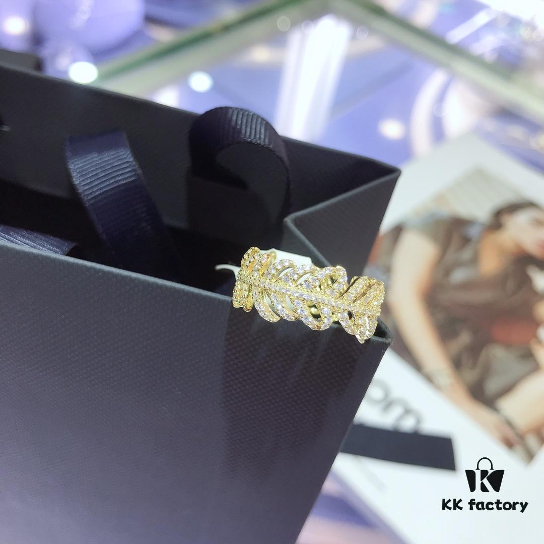 APM Monaco Leaf Ring