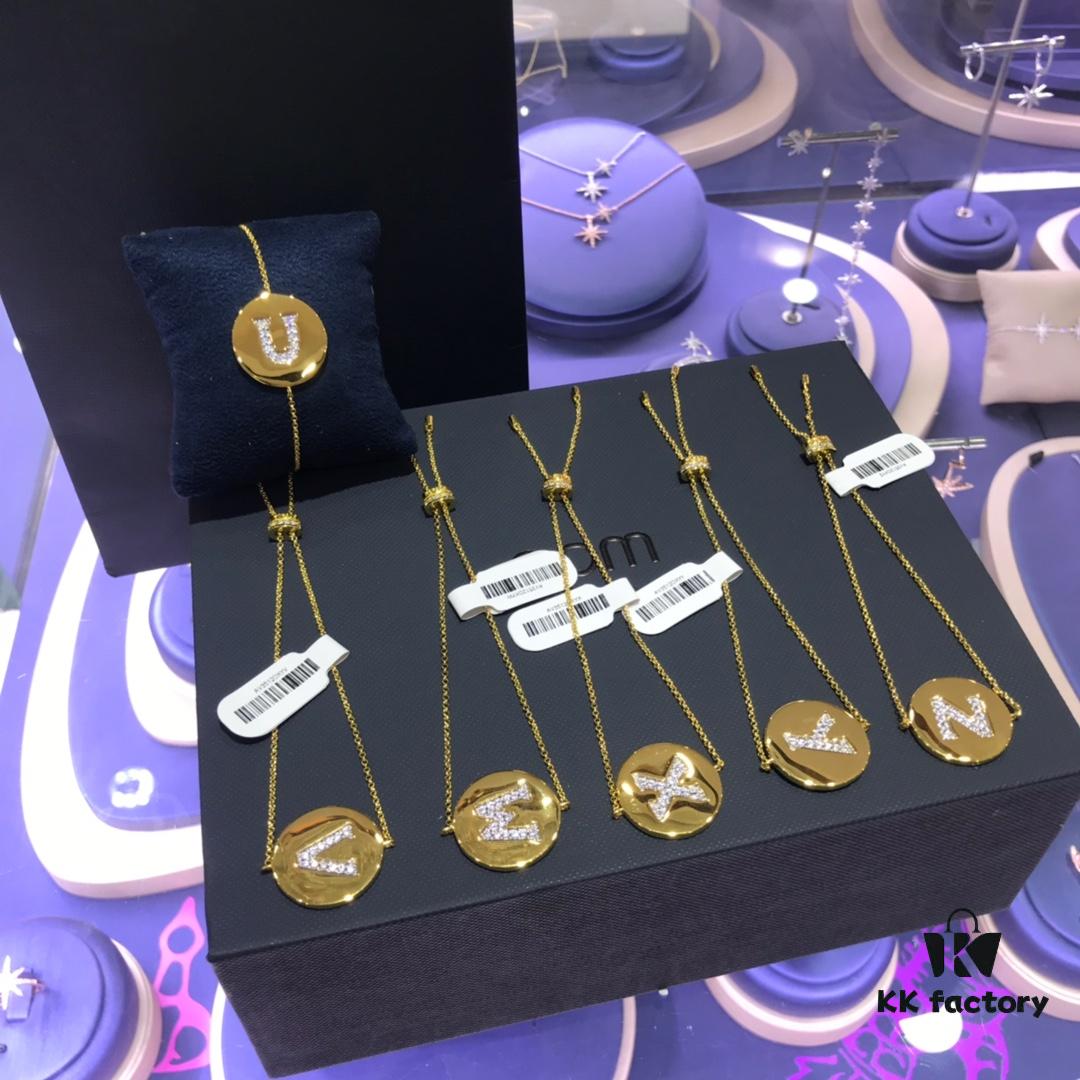 APM Monaco High-Quality Alphabet Bracelet for Women, Round Pendant 26 Letter Bracelet, Stylish and Versatile Design