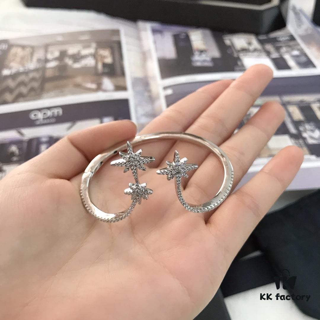 APM Monaco Three-Stone Bracelet. 8361120