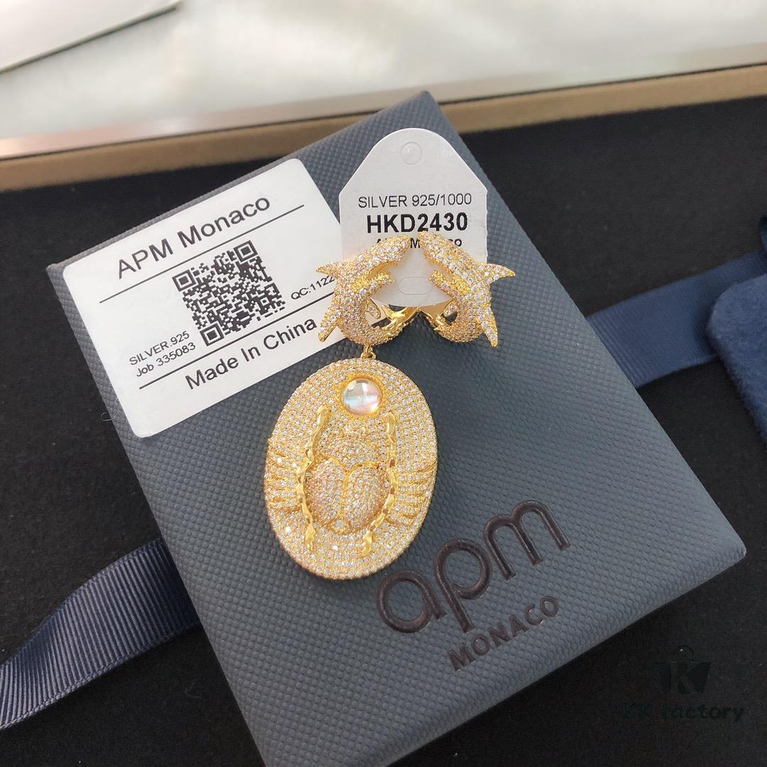 APM Monaco European and American New Arrival for Autumn and Winter - Stylish Ins Influencer and Celebrity Shark Pendant Sweater Chain Set