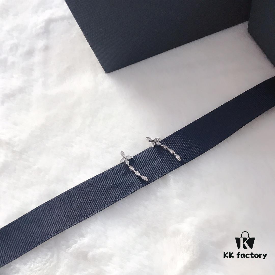 APM Monaco Exquisite Flower Earrings, Elegant and Minimalist Curved Design