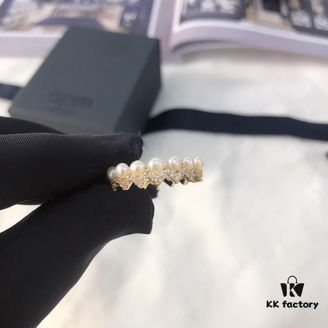 APM Monaco Pearl Wave Ring, Vintage-Inspired Fashion Statement, Trendy and Versatile Jewelry for Women