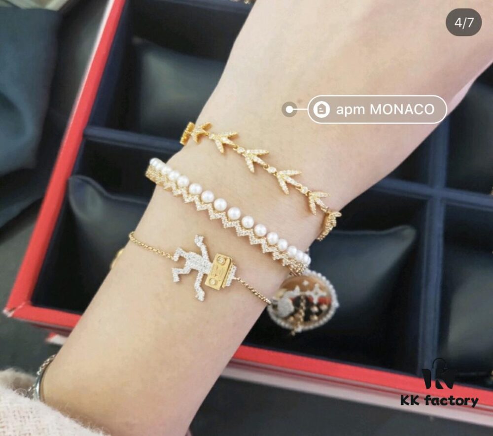 APM Bracelet Looks Absolutely Stunning When Worn!