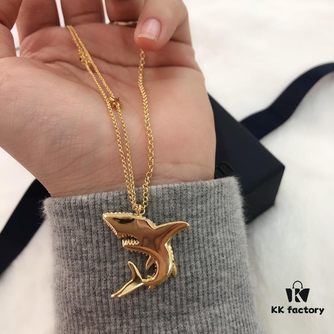 APM Monaco European and American New Arrival for Autumn and Winter - Stylish Ins Influencer and Celebrity Shark Pendant Sweater Chain Set