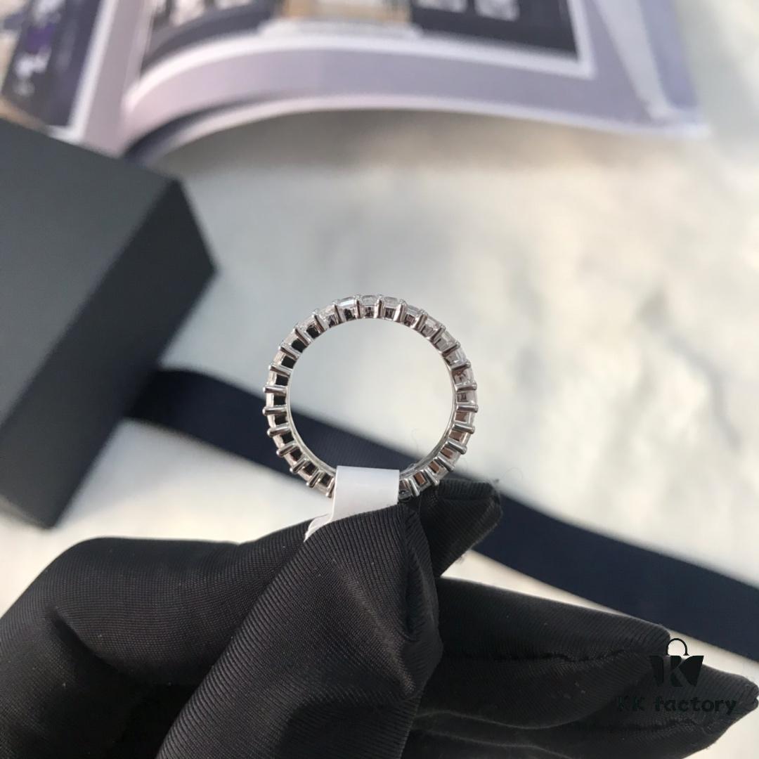 APM Monaco Rectangular Zircon Ring, Stylish and Minimalist Design, Versatile Fashion Jewelry for Women