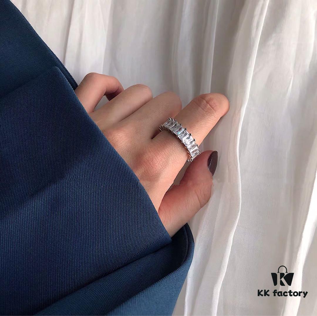 APM Monaco Rectangular Zircon Ring, Stylish and Minimalist Design, Versatile Fashion Jewelry for Women