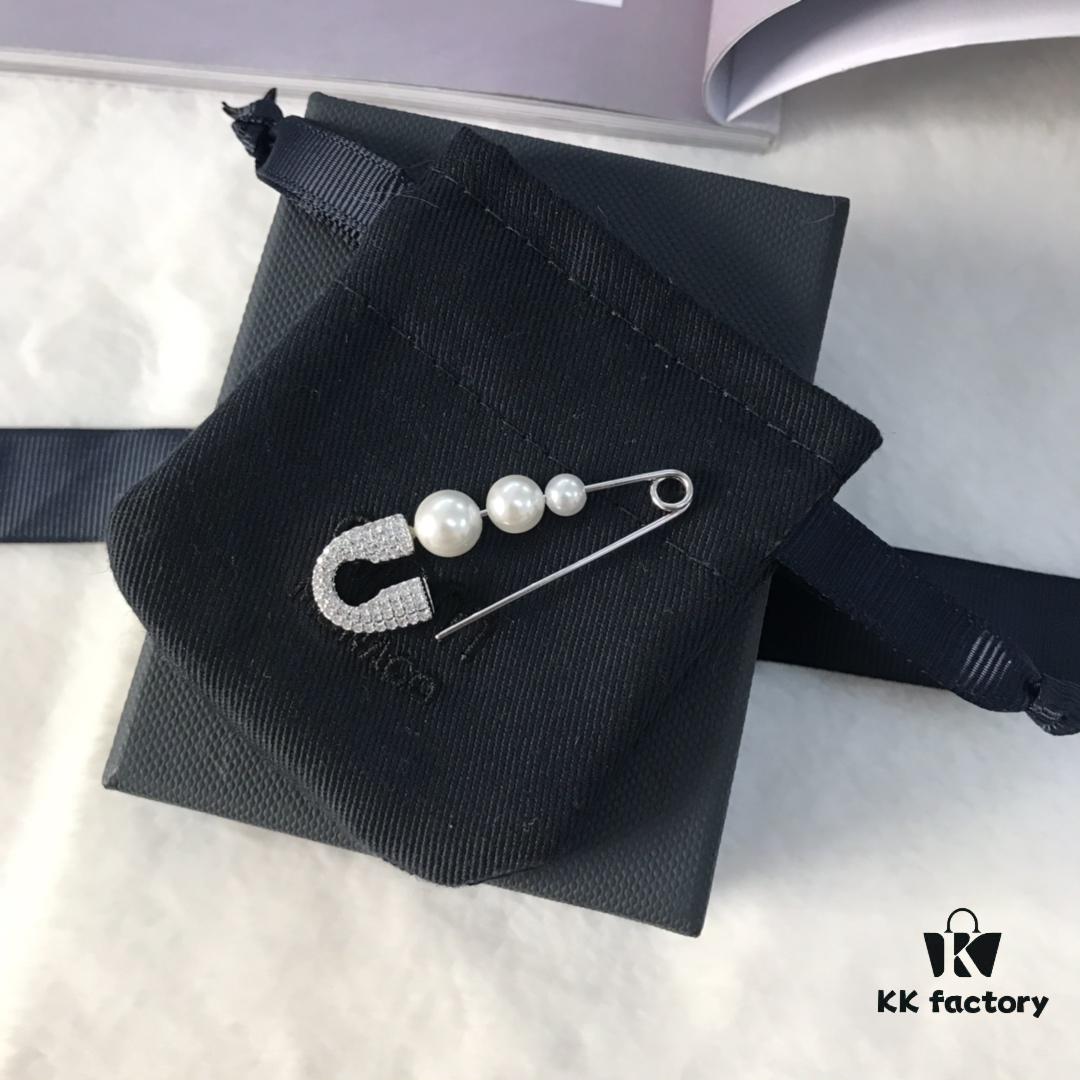 APM Monaco Pearl Pin Earrings, Stylish and Versatile Fashion Design, Wearable in Multiple Ways