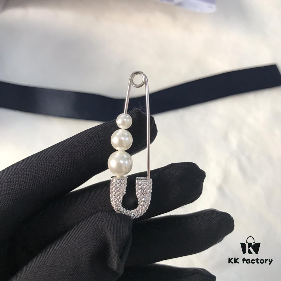 APM Monaco Pearl Pin Earrings, Stylish and Versatile Fashion Design, Wearable in Multiple Ways