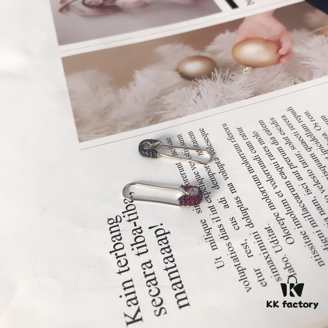 APM Monaco Single Pin Ring, Minimalist and Stylish Unisex Design, Perfect Gift Choice