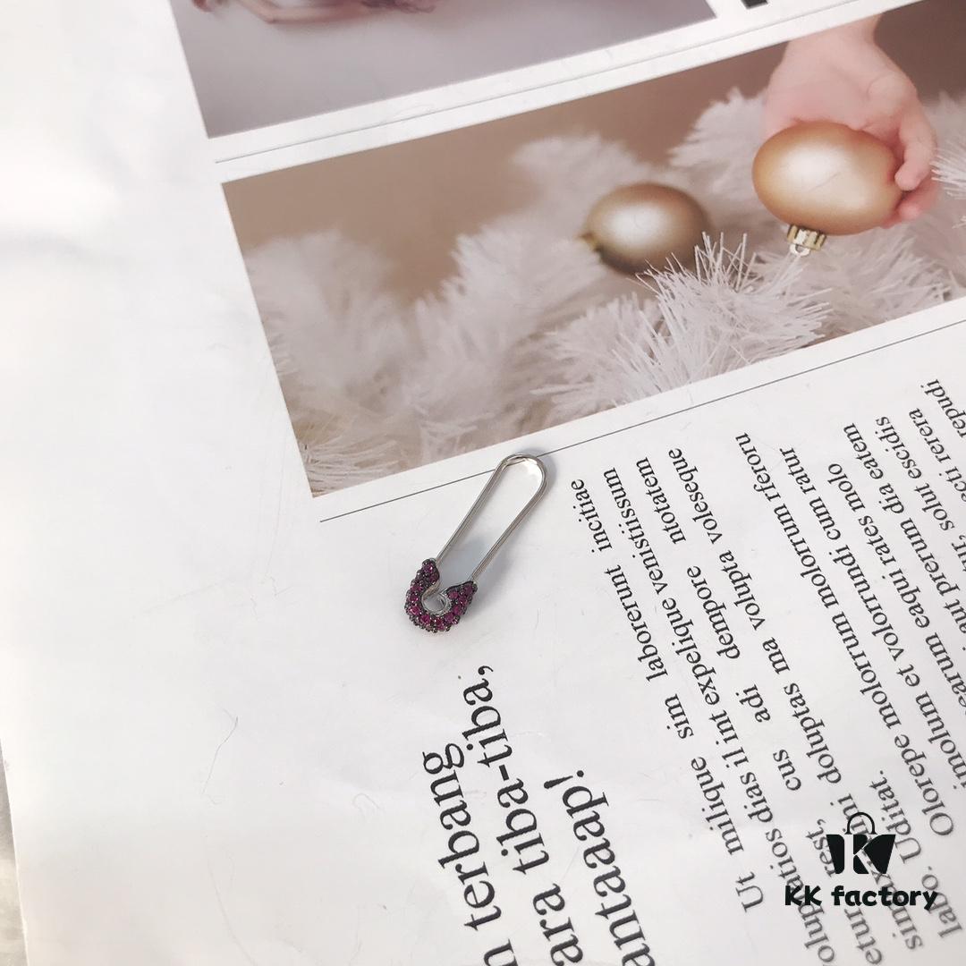 APM Monaco Single Pin Ring, Minimalist and Stylish Unisex Design, Perfect Gift Choice