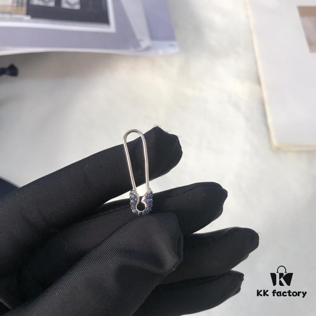 APM Monaco Single Pin Ring, Minimalist and Stylish Unisex Design, Perfect Gift Choice