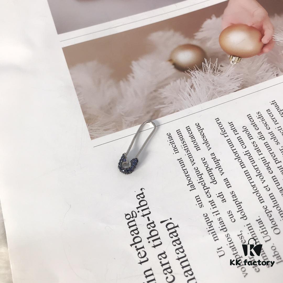 APM Monaco Single Pin Ring, Minimalist and Stylish Unisex Design, Perfect Gift Choice