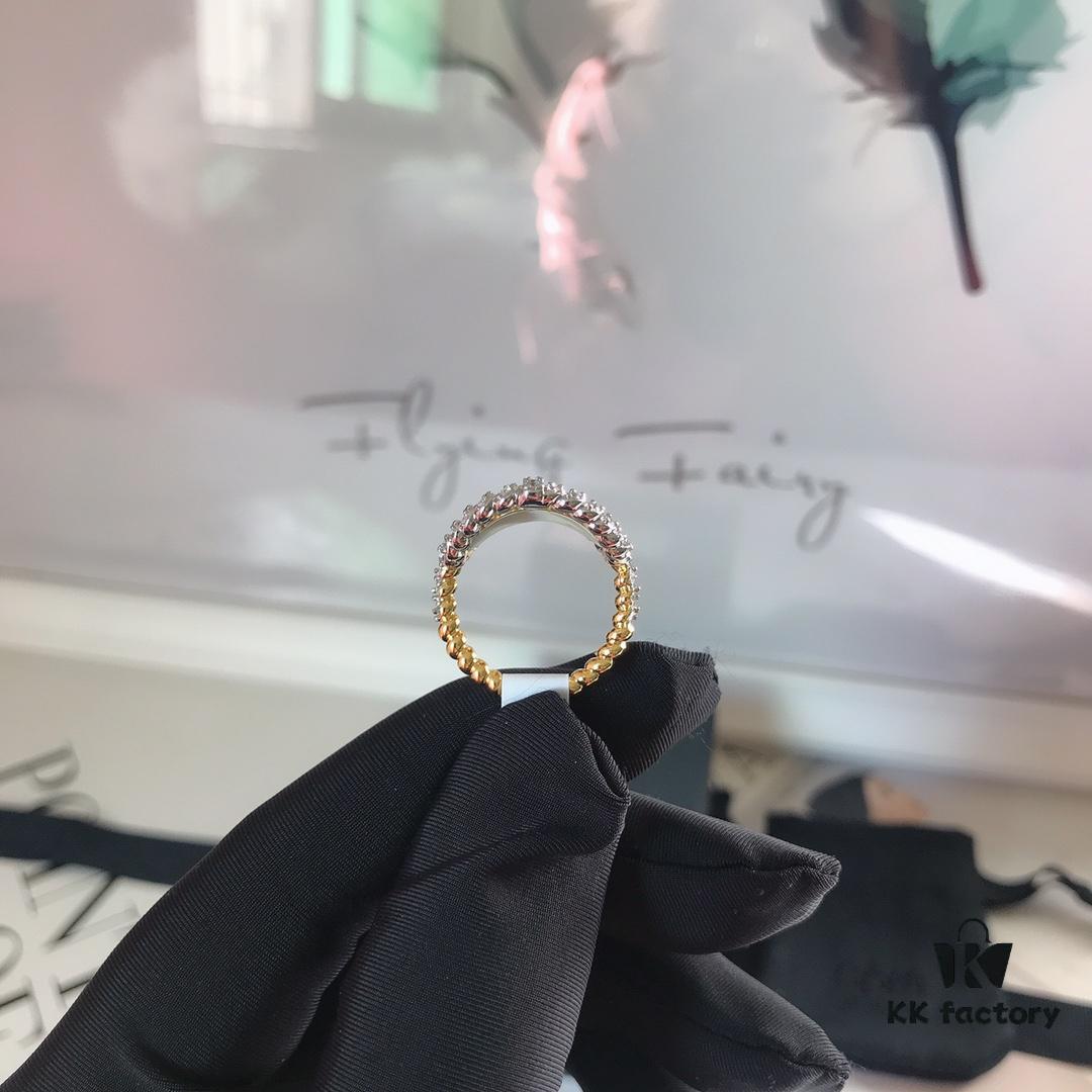 APM Monaco Round Plate Starry Sky Ring, Baroque Style Fashionable and Versatile Women's Ring