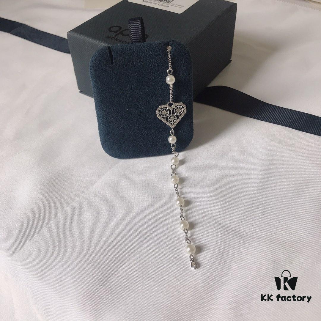 APM Monaco Single Heart Turquoise Earring - Stylish and Trendy Fashion Accessory