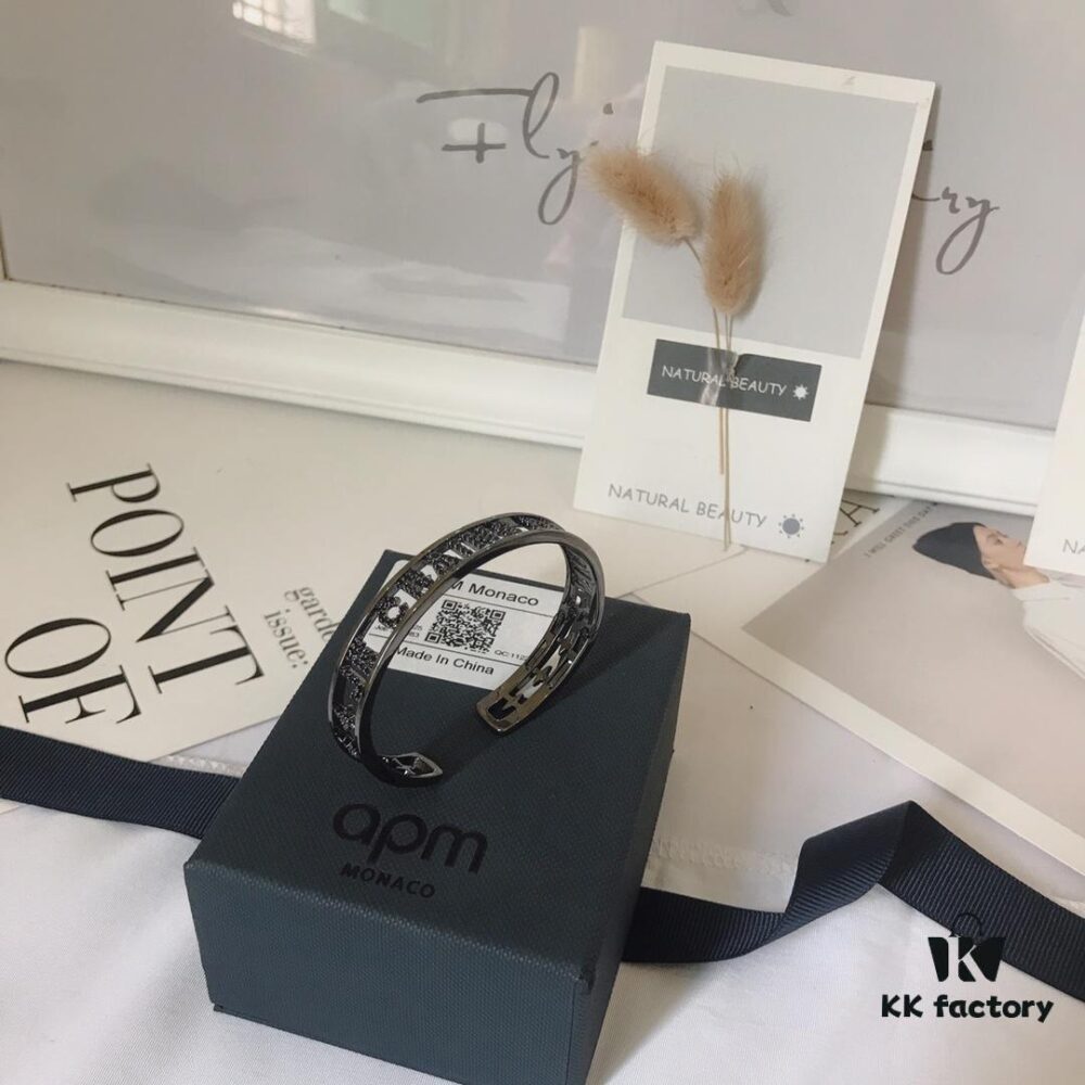 APM Monaco Letter Bracelet, Fashionable and Versatile, Instagram-Worthy Minimalist Style, Women's Bracelet