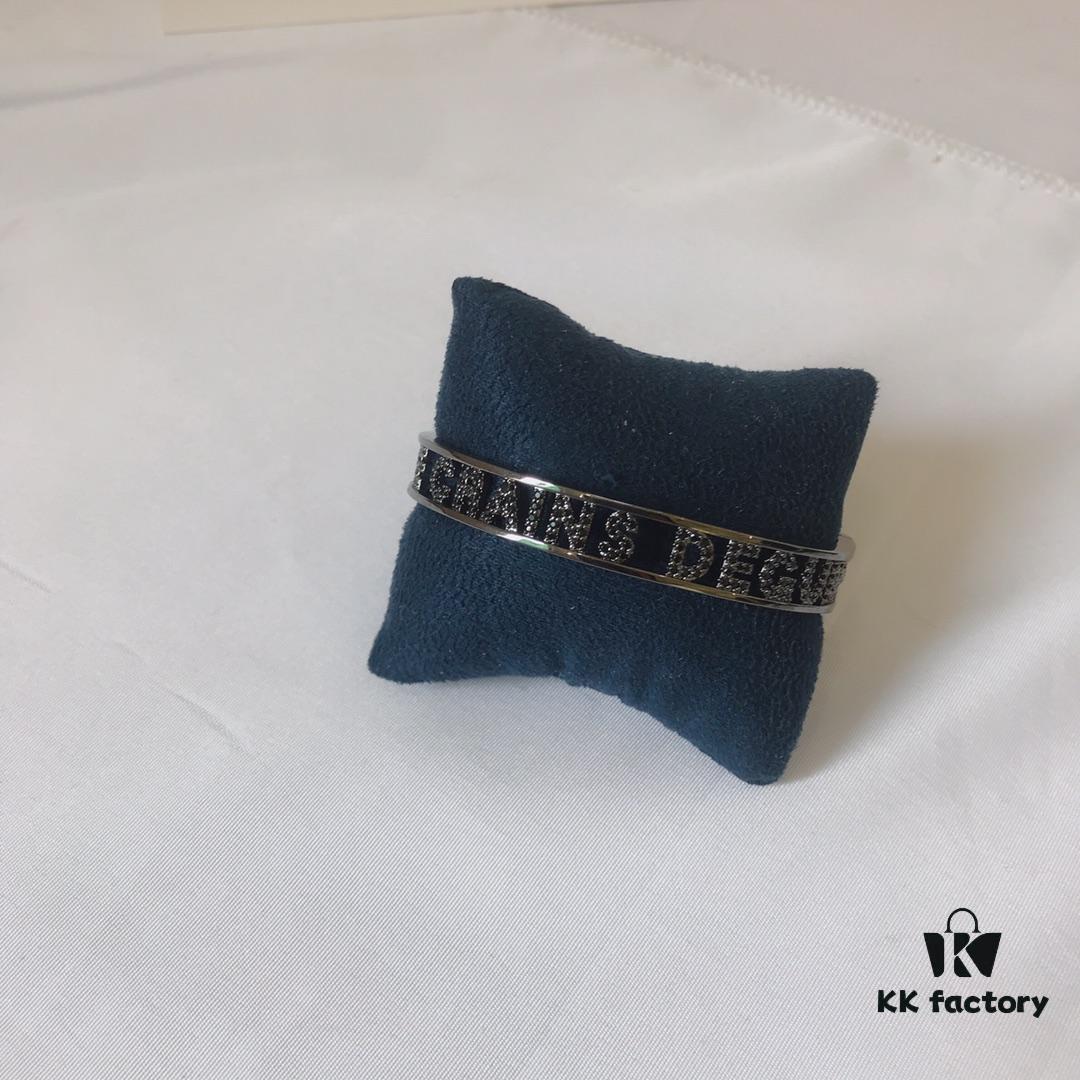 APM Monaco Letter Bracelet, Fashionable and Versatile, Instagram-Worthy Minimalist Style, Women's Bracelet