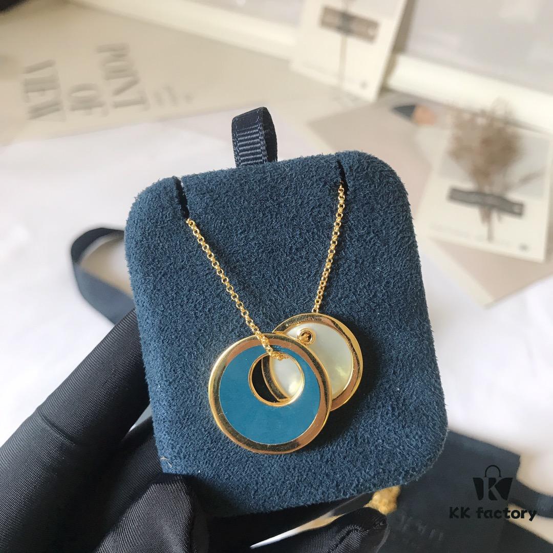 APM Monaco Navy Enamel and White Mother-of-Pearl Necklace, Minimalist Retro Elegant High-End Pendant