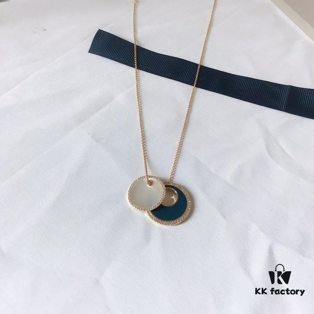 APM Monaco Navy Enamel and White Mother-of-Pearl Necklace, Minimalist Retro Elegant High-End Pendant