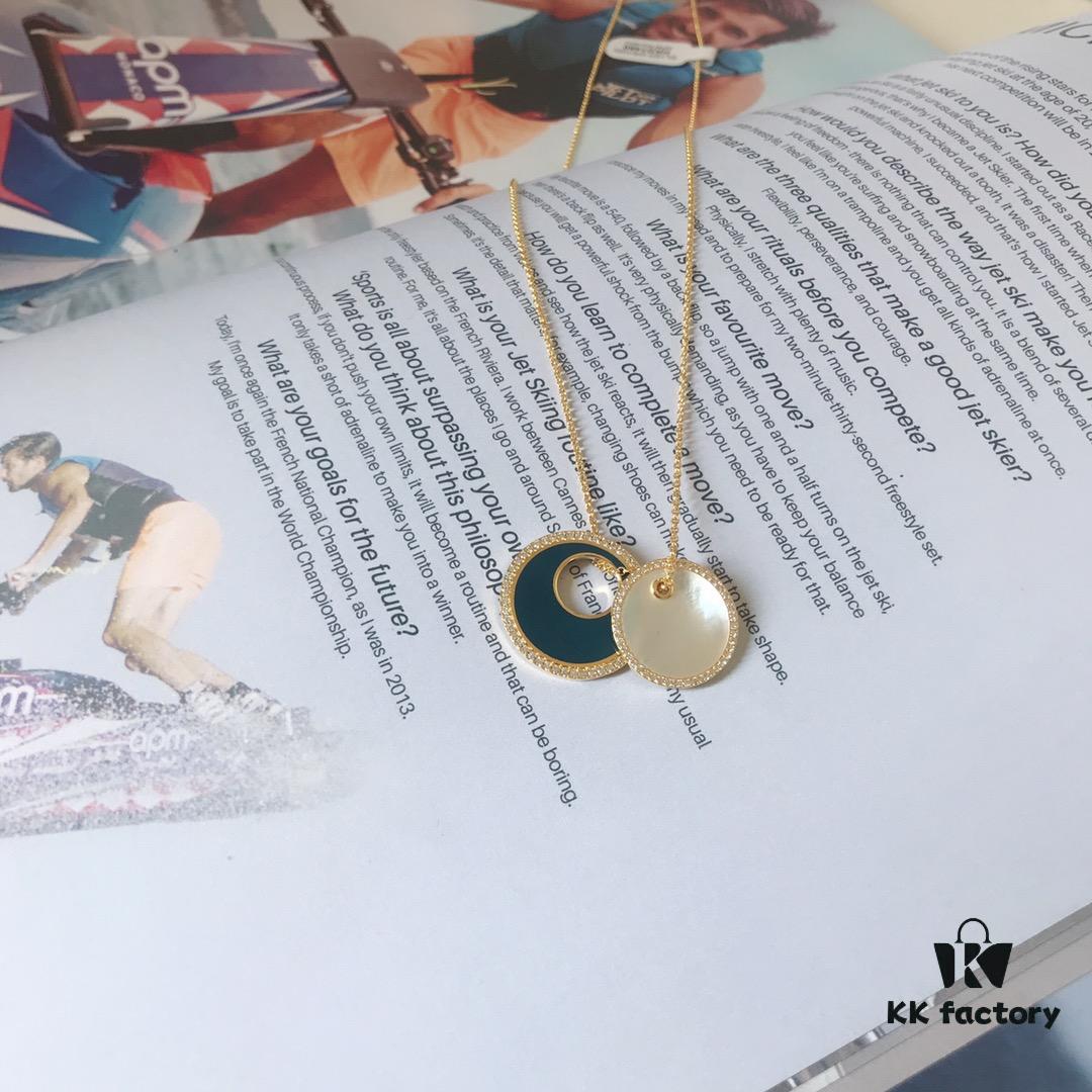 APM Monaco Navy Enamel and White Mother-of-Pearl Necklace, Minimalist Retro Elegant High-End Pendant