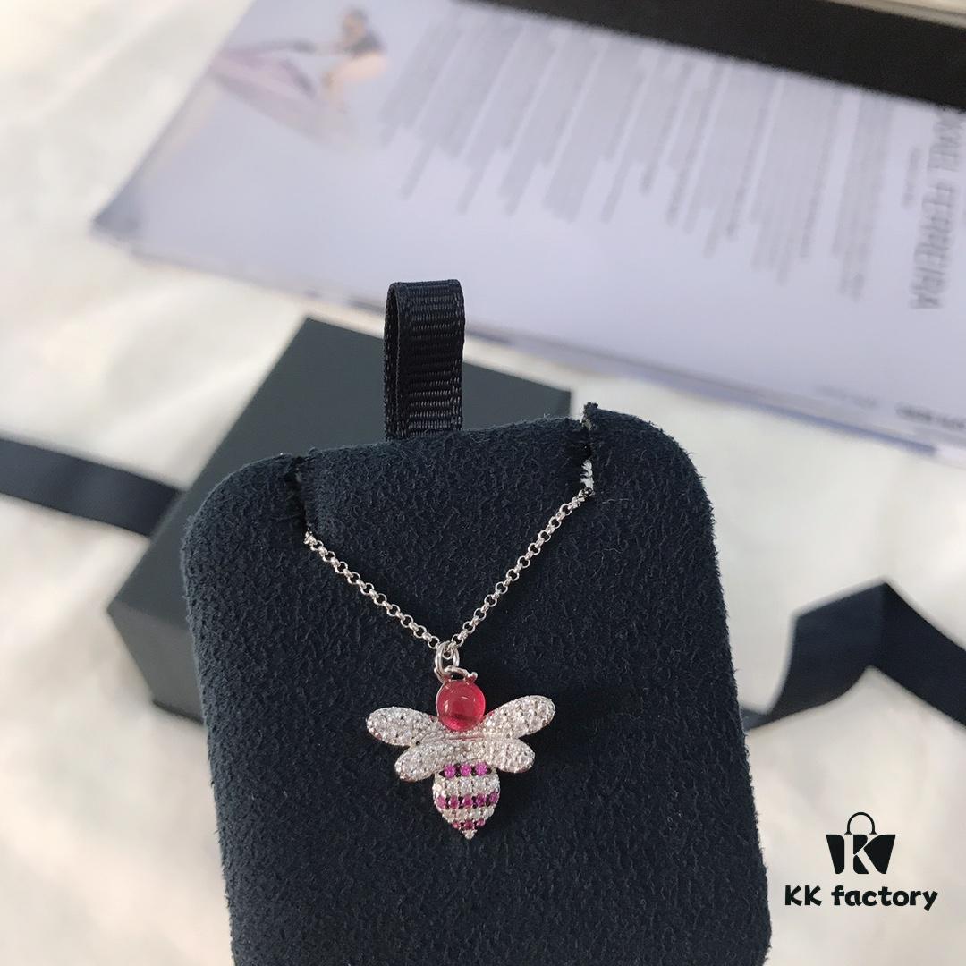 APM Monaco Bee Necklace, Original New Release, Stylish and Trendy Design, Perfect Gift for Girlfriend or Loved One