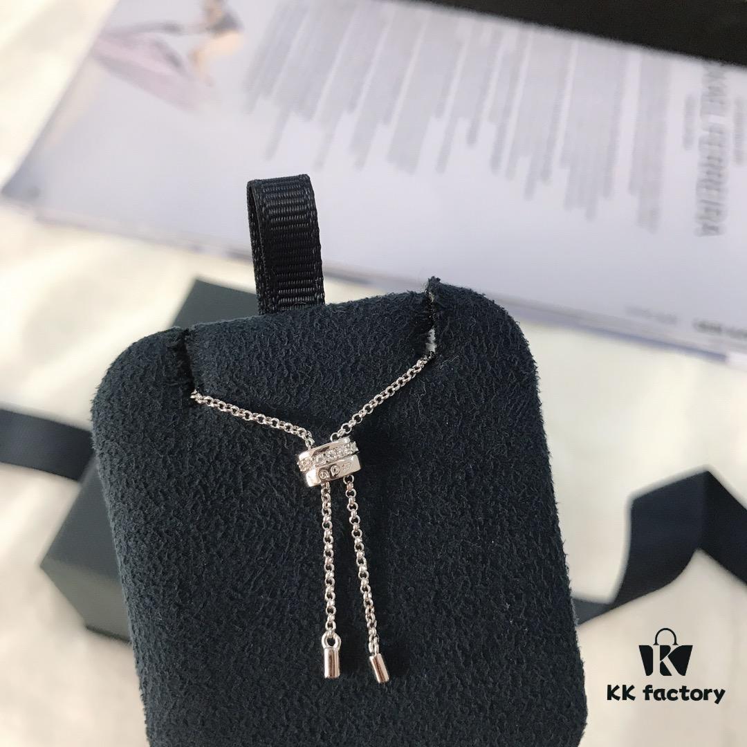 APM Monaco Bee Necklace, Original New Release, Stylish and Trendy Design, Perfect Gift for Girlfriend or Loved One