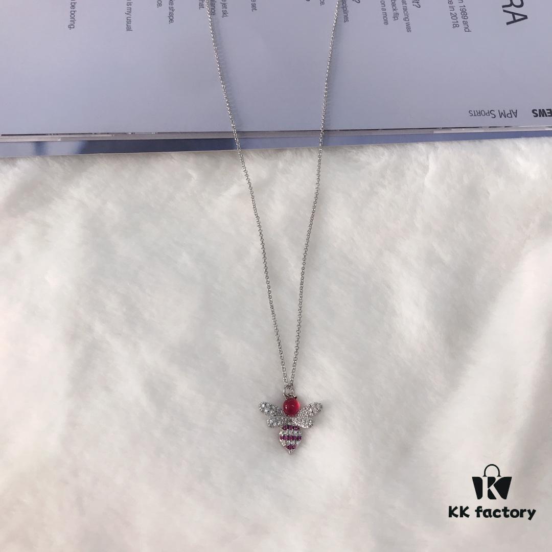 APM Monaco Bee Necklace, Original New Release, Stylish and Trendy Design, Perfect Gift for Girlfriend or Loved One