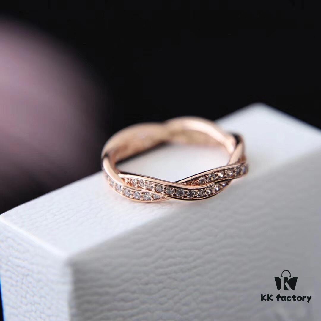 If PAND//ORA Bracelets Represent Memories of the Past, Then Rings Symbolize the Brilliance of Present and Future