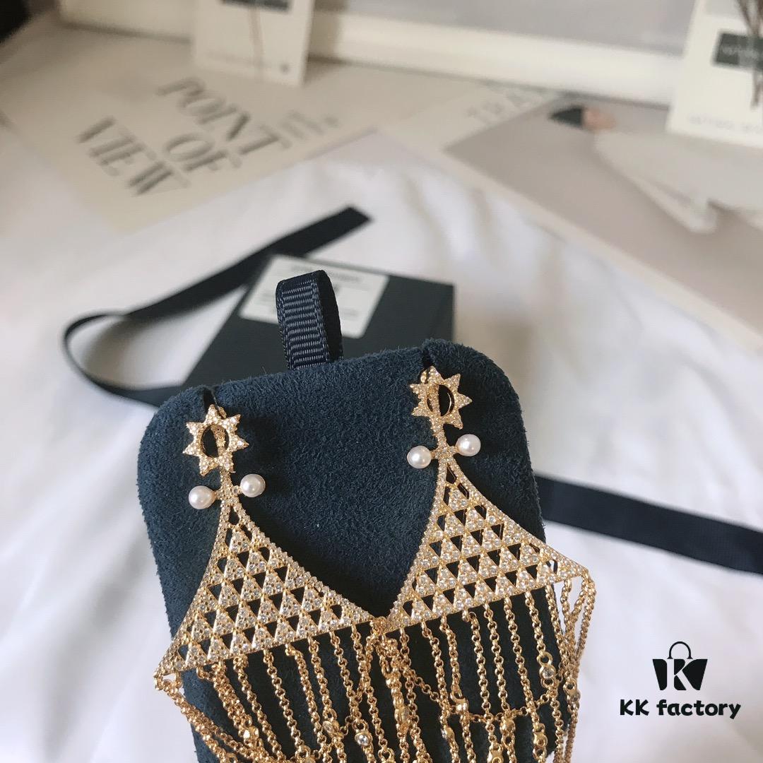 APM Monaco Triangle Tassel Earrings, Stylish and Trendy Women's Jewelry, Perfect Gift Choice