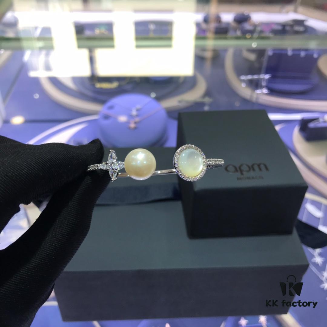 APM Monaco White Shell Bracelet and Earrings Set, Stylish and Trendy, Minimalist Fashion Design, Perfect Match for Casual and Elegant Looks